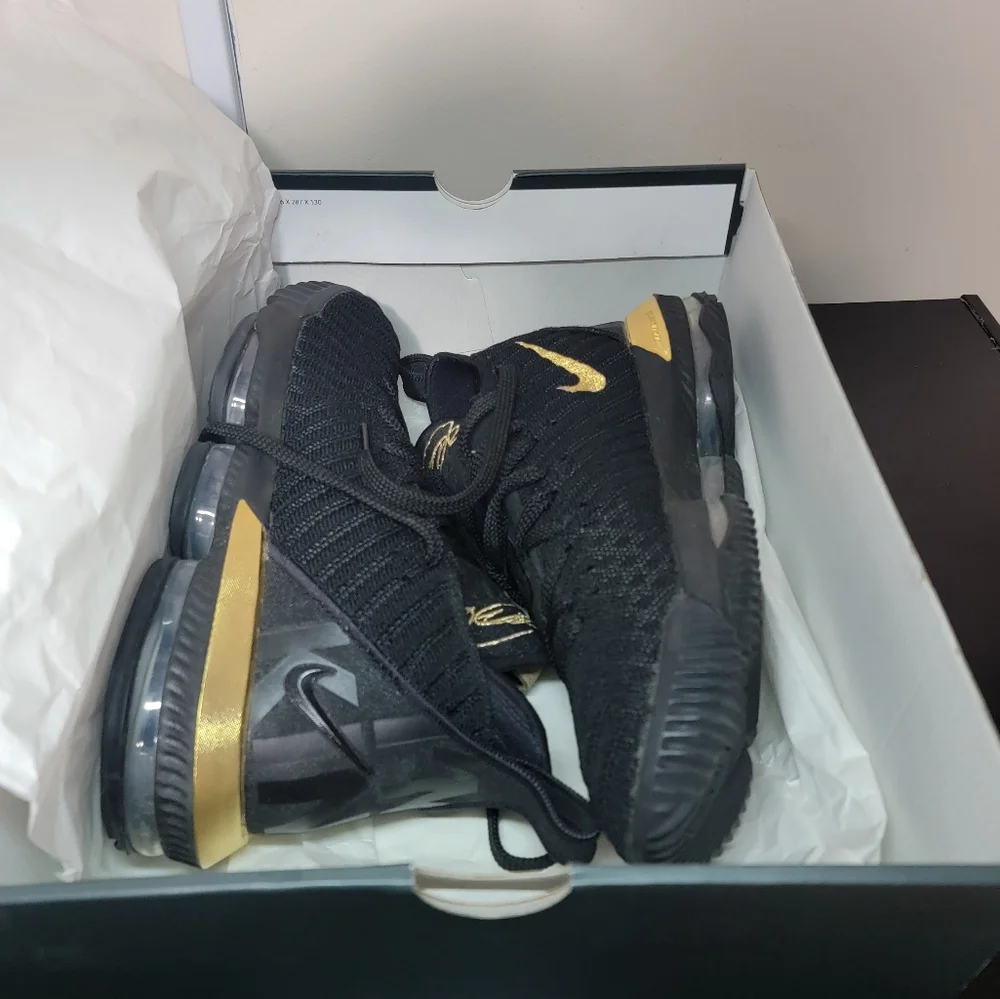 Nike LeBron XVI (16) - 10.5 MEN'S - Picture 6 of 8